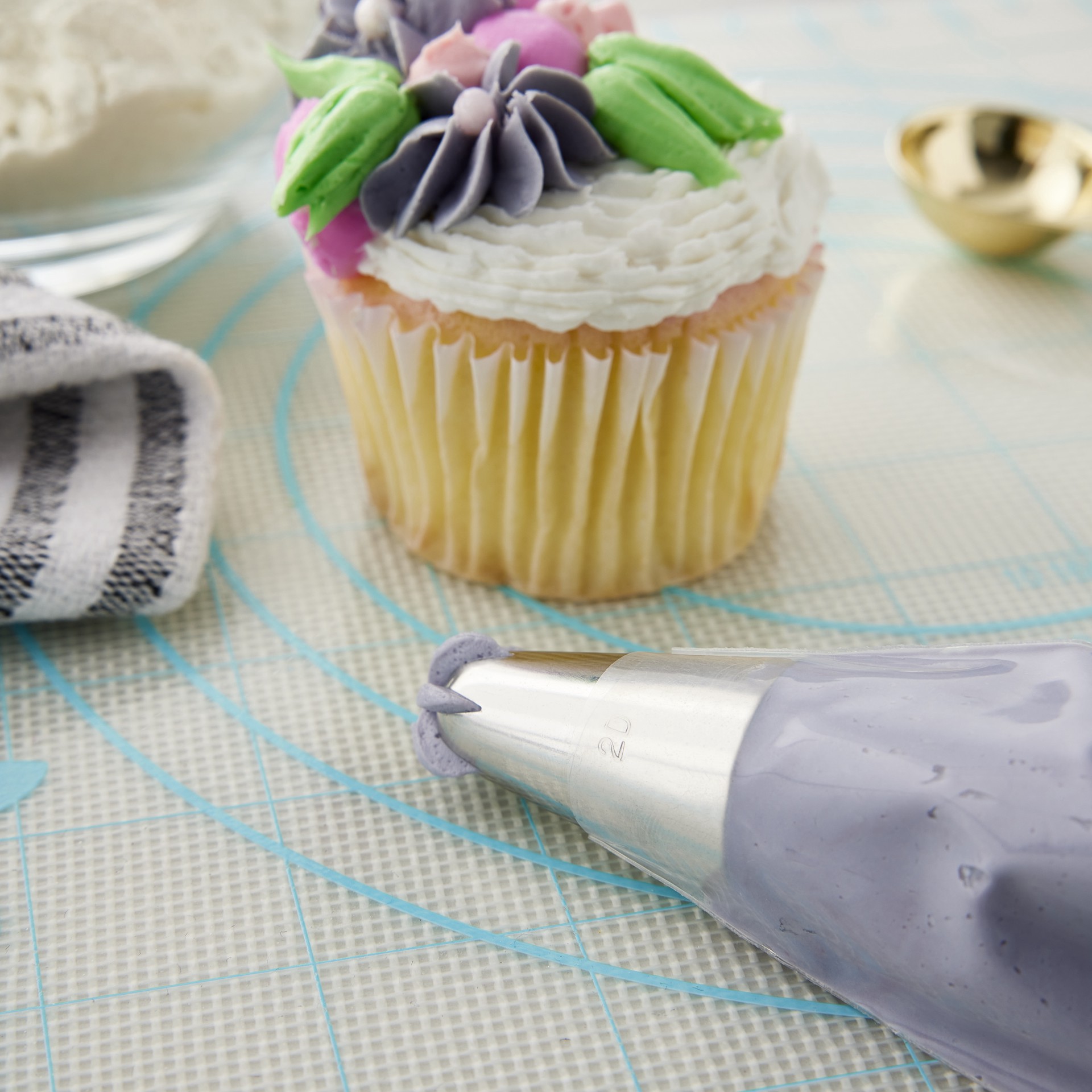 slide 3 of 3, Drop Flower Decorating Tip No. 2d By Celebrate It, 1 ct