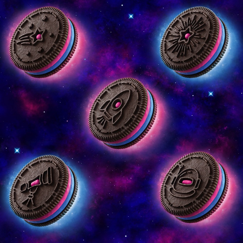 slide 6 of 6, Oreo Space Dunk Chocolate Sandwich Cookies Limited Edition, 10.68 oz