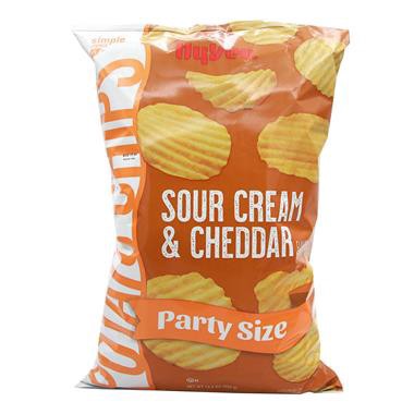 slide 1 of 1, Hy-Vee Sour Cream & Cheddar Potato Chips Party Size, 12.5 oz