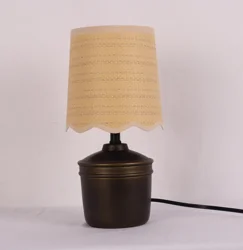 ROOM & RETREAT RR Natural Scalloped Poly Accent Lamp