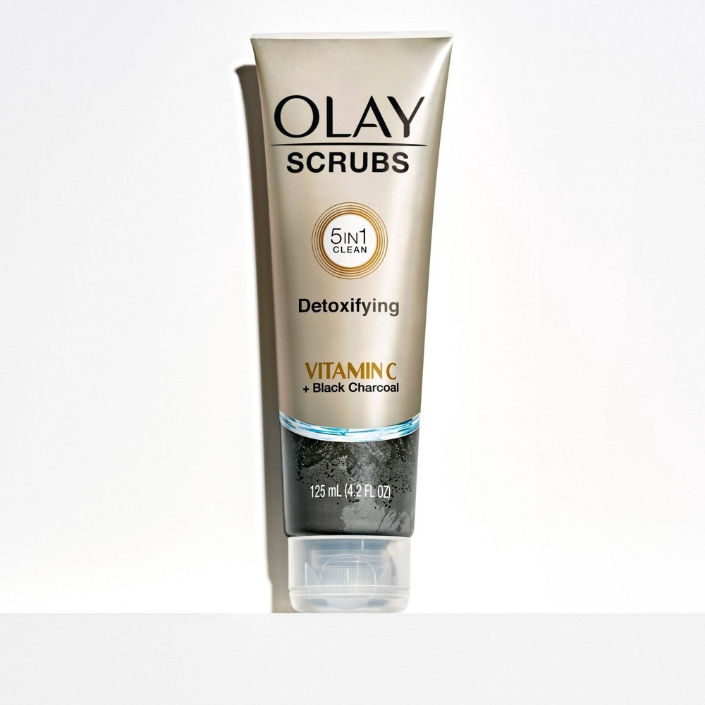 slide 7 of 8, Olay Detoxifying Vitamin C + Black Charcoal Face Scrub 125 ml, 125 ml