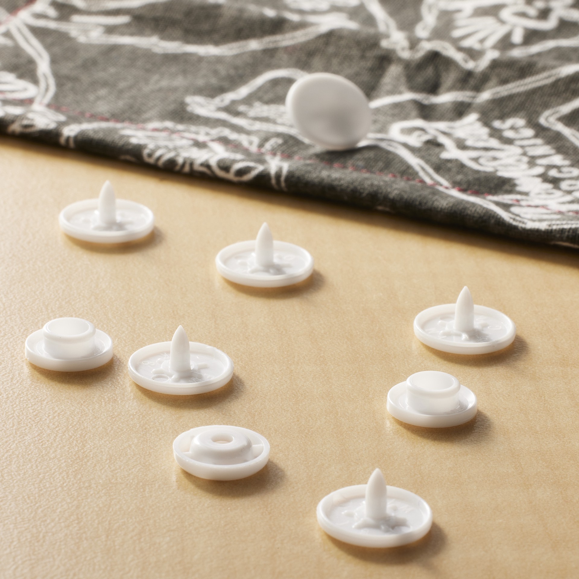 slide 6 of 7, Dritz White Plastic Snaps, size 20