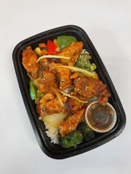 Wabisan Asian Foods Cashew Chicken Sushi