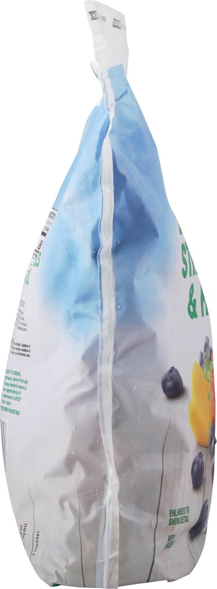 slide 8 of 9, Harris Teeter Mango,Blubry,Strwbry, 1 ct