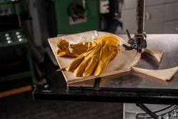 Boss Grain Cowhide Leather Med