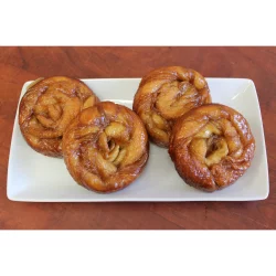 Cub Bakery Caramel Danish Rolls 4 Count without nuts, 1 Each
