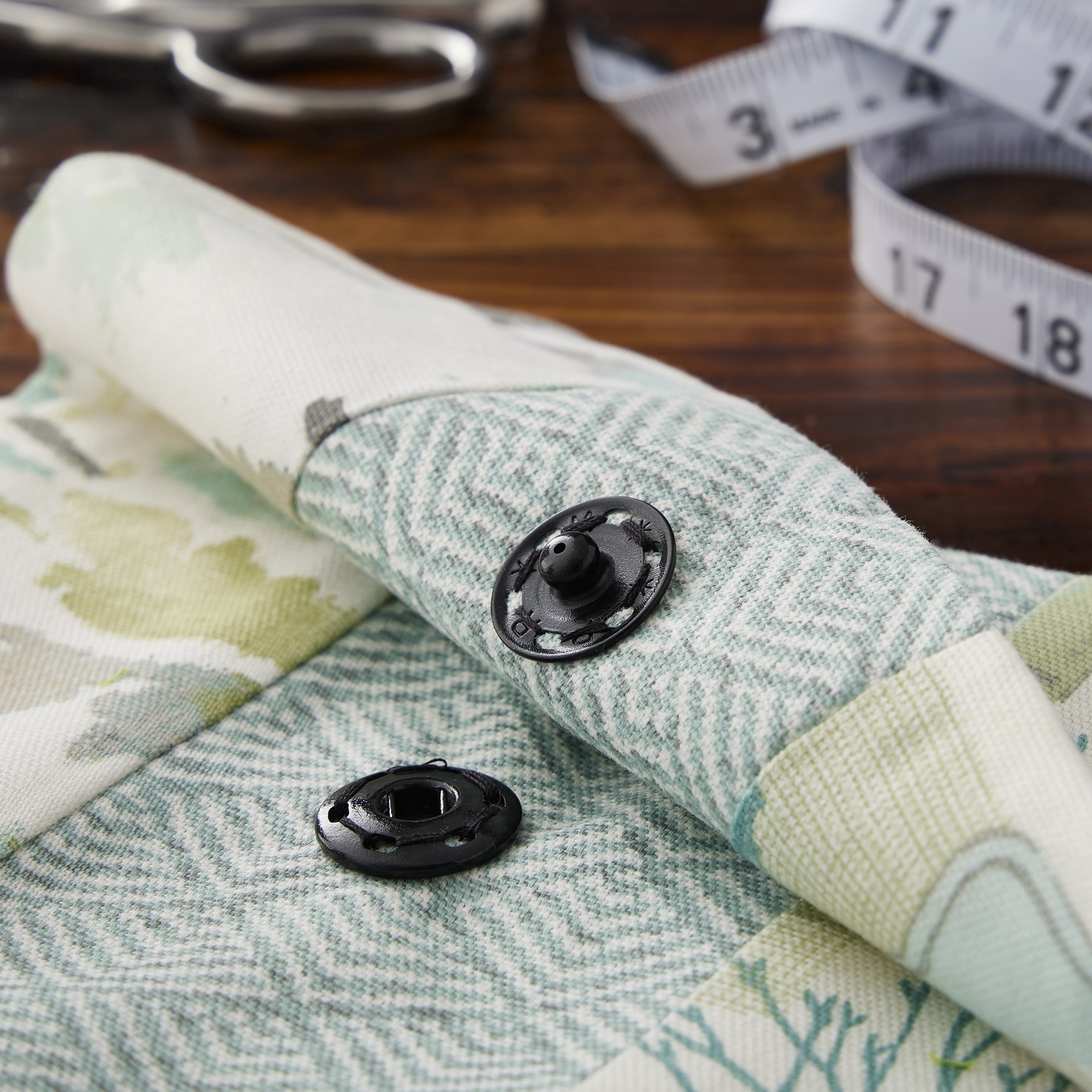 slide 3 of 3, Dritz Sew-On Snaps, Black, 21 mm