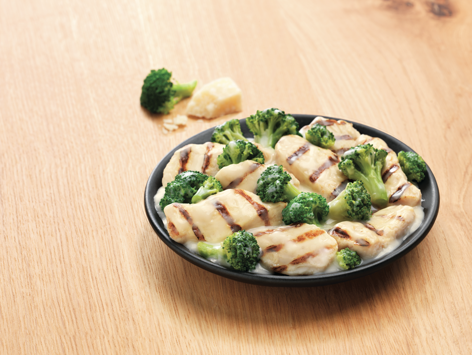 slide 4 of 5, Atkins Chicken & Broccoli Alfredo, 9 oz