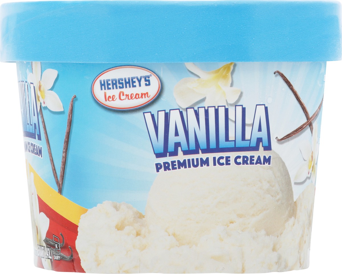 slide 9 of 13, Hershey's Premium Vanilla Ice Cream 1.5 qt, 1.5 qt